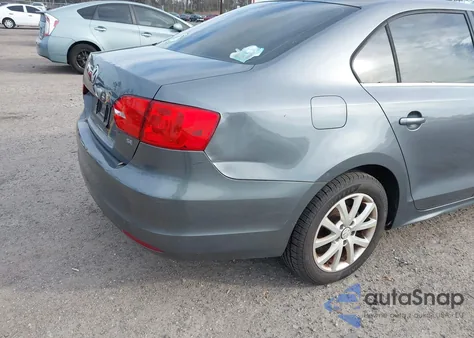 2014 Volkswagen Jetta 1.8T Se z USA, uszkodzony, nr VIN 3VWD07AJXEM443209